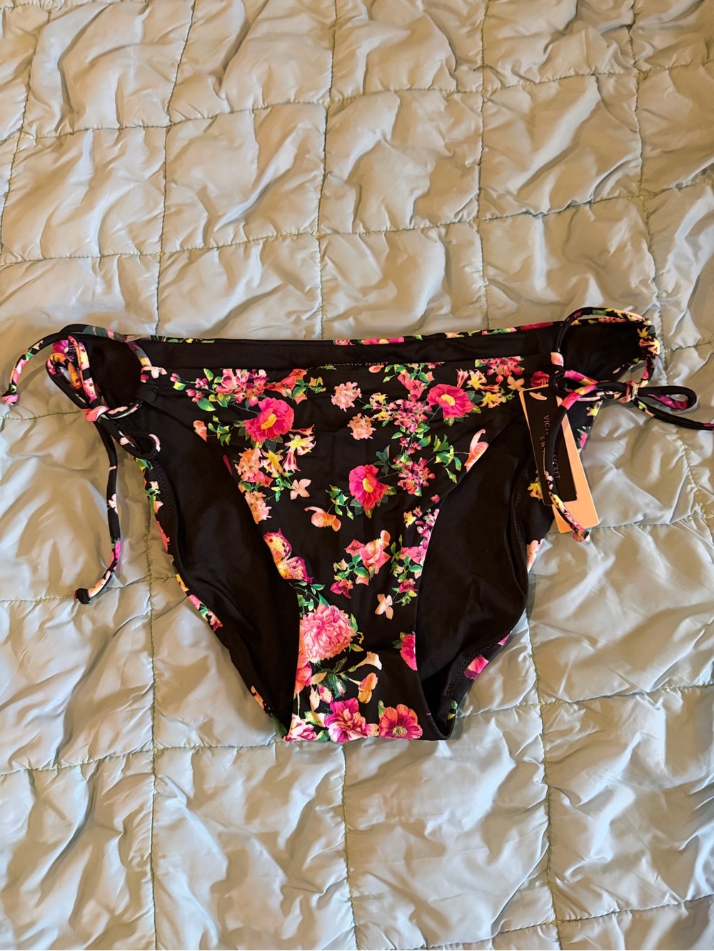NWT Victoriaās Secret black floral bikini bottoms size M